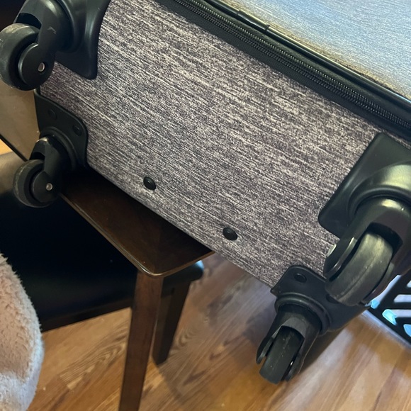 Good condition with spin wheels, an adjustable handle - Picture 3 of 4